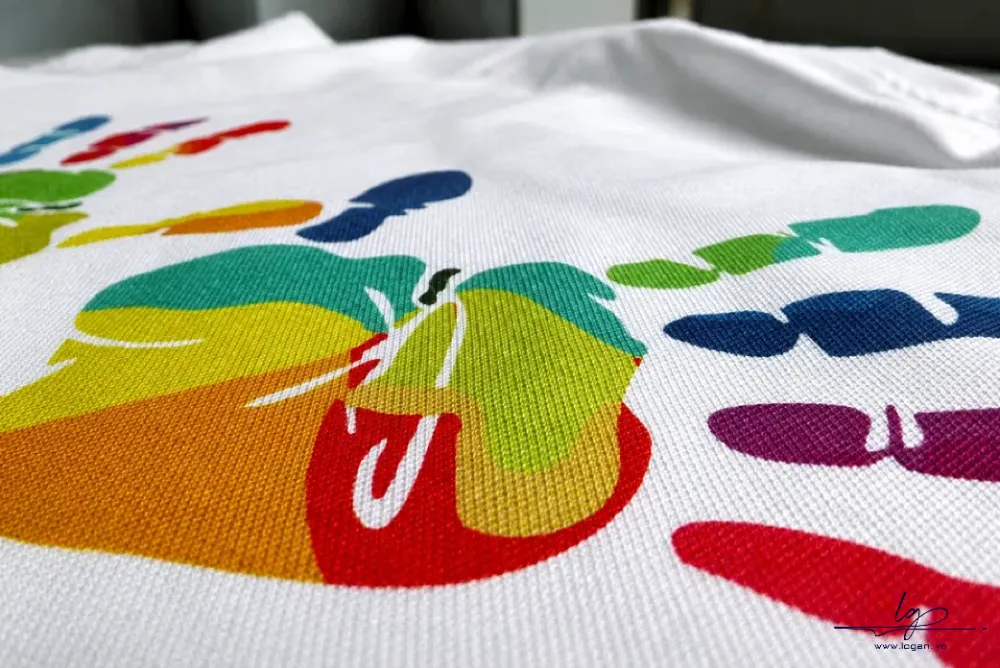 ảnh chụp macro dự án in áo theo yêu cầu Tshirt Advertising in kỹ thuật số