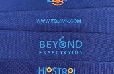 thêu logo đồng phục